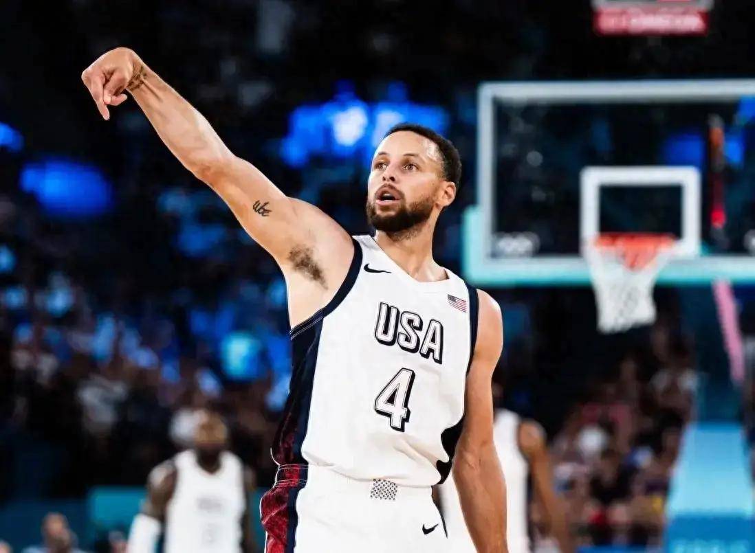 库里重返赛场,夺冠首场状态出色,塞尔维亚队观众沸腾! 库里重返赛场,夺冠首场状态出色,塞尔维亚队观众沸腾!