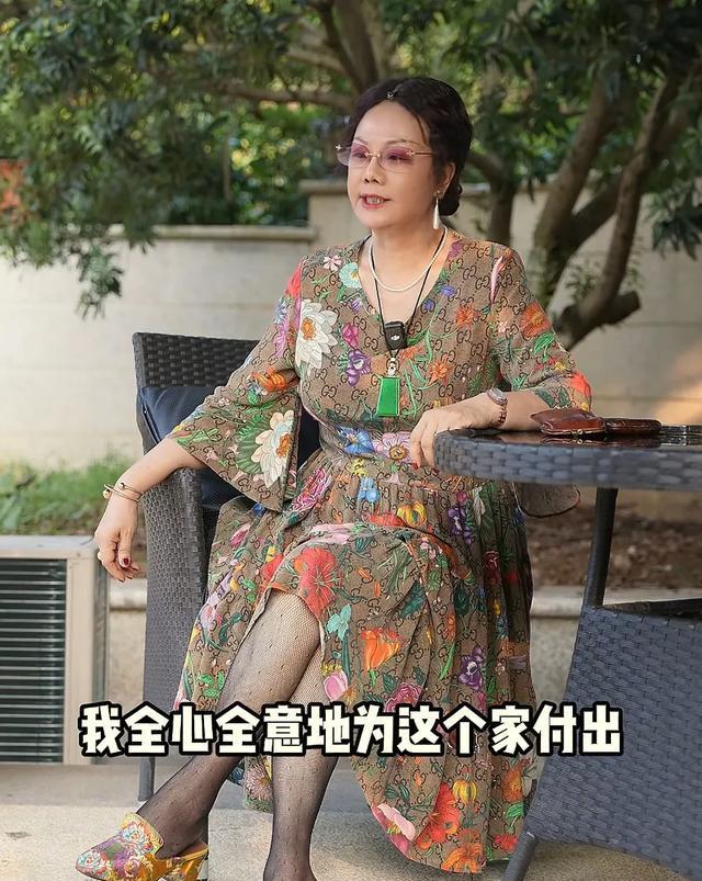 莎拉波娃重返赛场，败北首场状态出色，SKT观众沸腾！的简单介绍