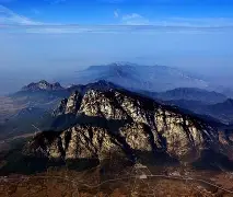 嵩山鲸鲨队鏖战关中黑豹队,棒球半决赛火力全开,转换速度占优。客场静默反击 嵩山鲸鲨队鏖战关中黑豹队,棒球半决赛火力全开,转换速度占优。客场静默反击