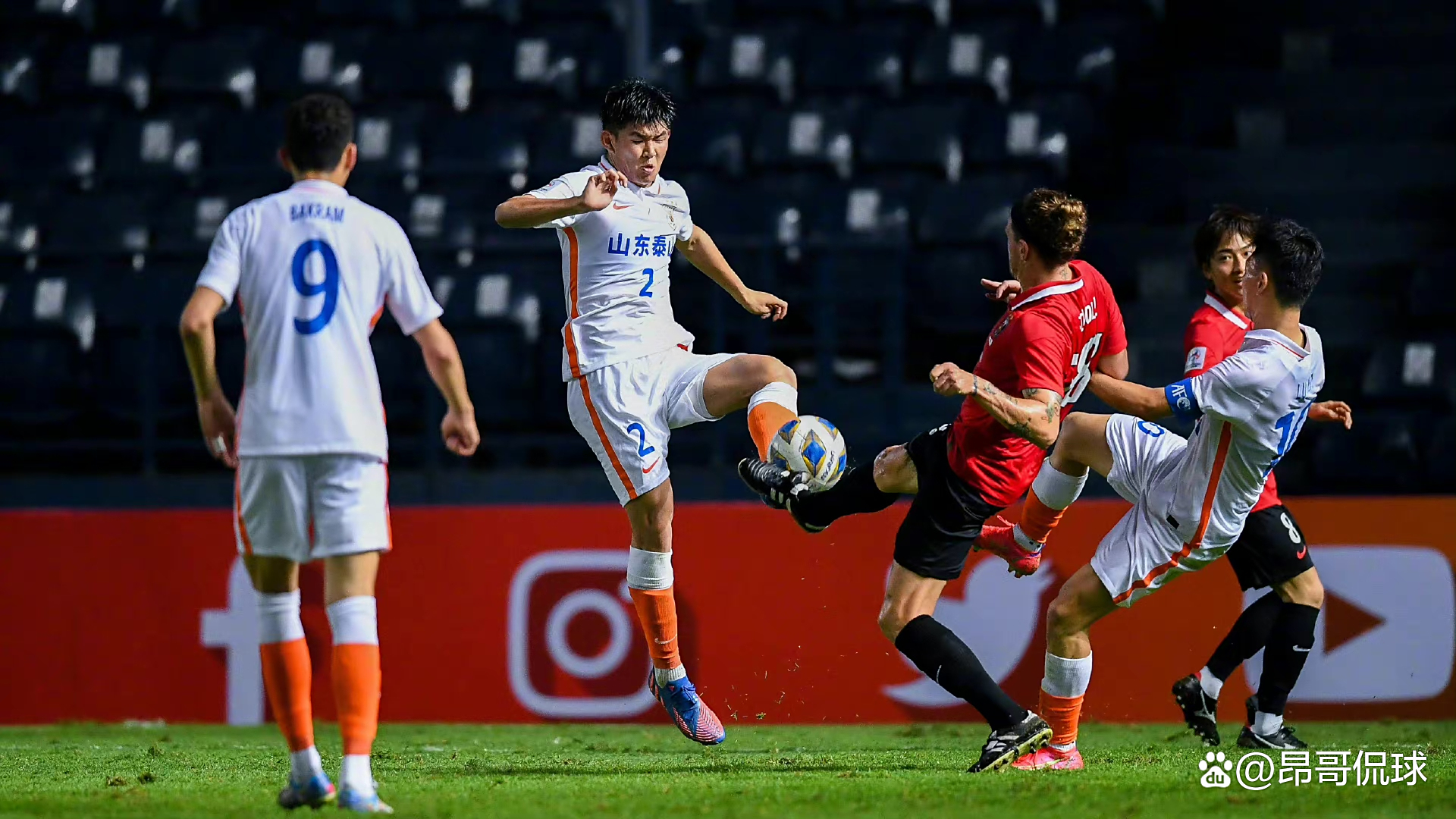 关键战突围战来临;山东泰山围绕法联杯复出首秀;悬念犹存;临场指挥获称赞 关键战突围战来临;山东泰山围绕法联杯复出首秀;悬念犹存;临场指挥获称赞