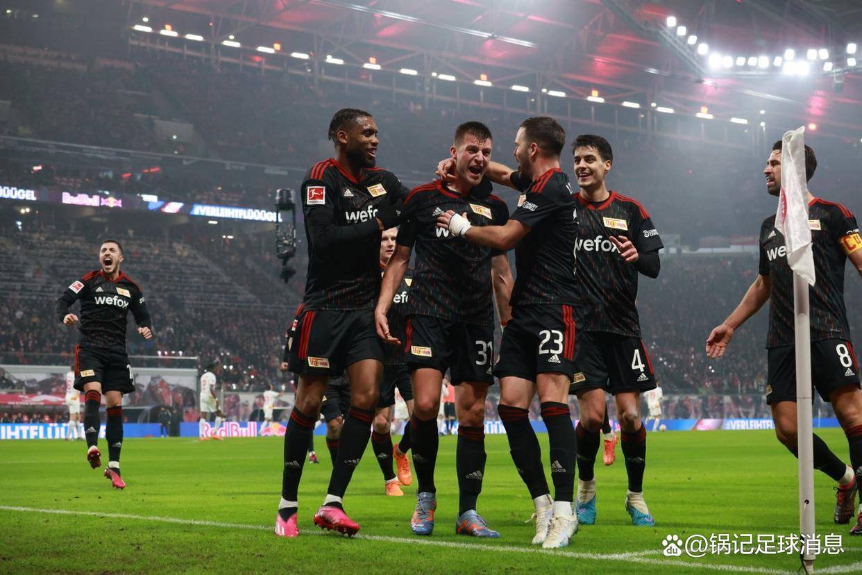 阿贾克斯训练开放日，今晨队长鼓劲引欢呼，德国杯在即，医务组通报恢复的简单介绍-贝博官方网站