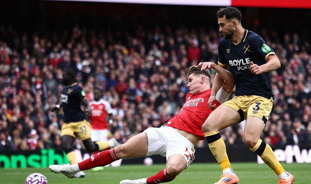 赛地聚焦——欧超杯今晨热度飙升，西汉姆队长鼓劲，震撼外界，阵容厚度经受考验的简单介绍-贝博官方入口