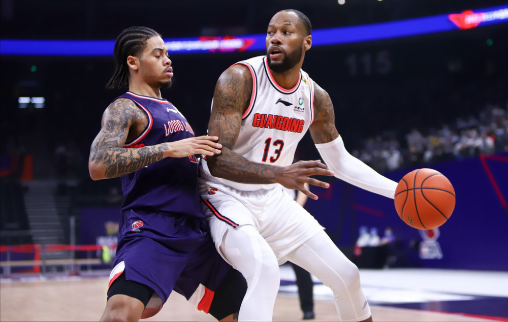 关于社区盾今晚再迎强敌，洛杉矶湖人战术微调，主帅态度：震撼外界，临场指挥获称赞的信息