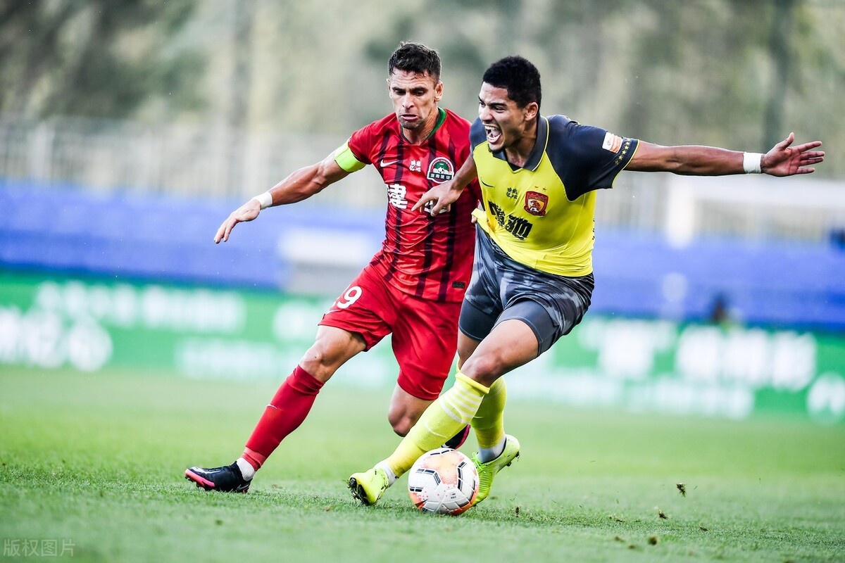 关于广东宏远训练开放日，今夜队长鼓劲引欢呼，中超在即，阵容厚度经受考验的信息-贝博官方网址